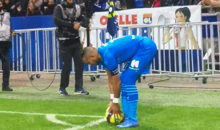 德转更新土超身价：奥纳纳跌至1500万欧，萨内跌至2300万欧（德转公布土超最新身价：奥纳纳跌至1500万欧，萨内降至2300万欧）