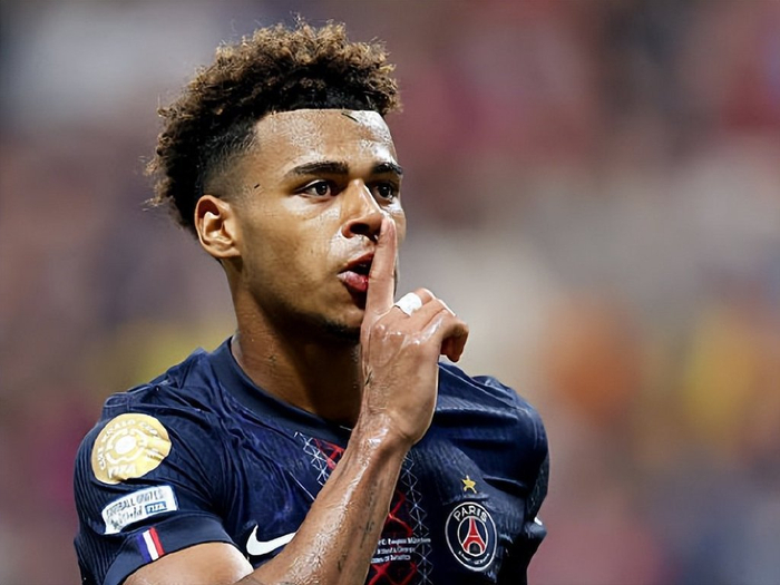 曼联问题重重：阿莫林的直白分析（阿莫林直指曼联困局：问题层出不穷）