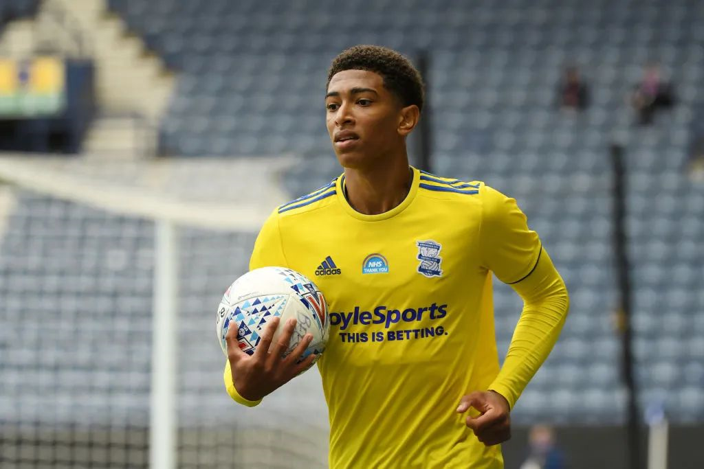 官方：那不勒斯中场安古伊萨当选意甲10月最佳球员（官宣：那不勒斯中场安古伊萨荣膺意甲10月最佳球员）