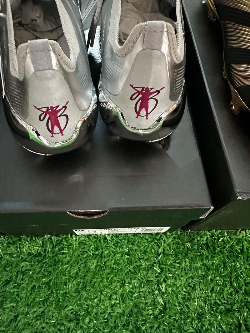 继姆巴佩之后，凯恩是本赛季第二位打入25球的五大联赛球员（凯恩25球达成，成本赛五大联赛继姆巴佩后的第二人）