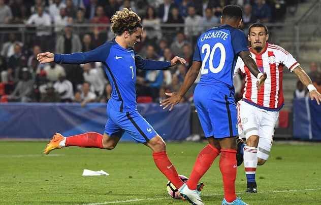 篮球篮网结束连败，全队积极庆祝（篮网止住连败，全队热烈庆祝）