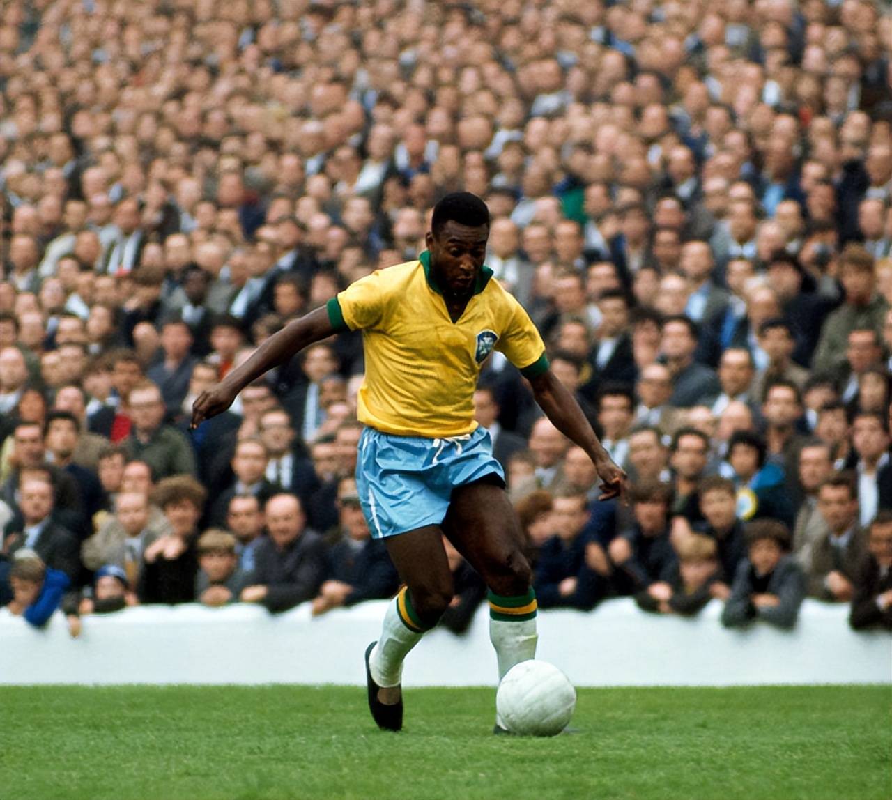 穆里尼奥：祝贺葡萄牙U17夺冠，本菲卡和青训也值得祝贺（穆里尼奥祝贺葡萄牙U17夺冠，同时向本菲卡与青训体系致意）