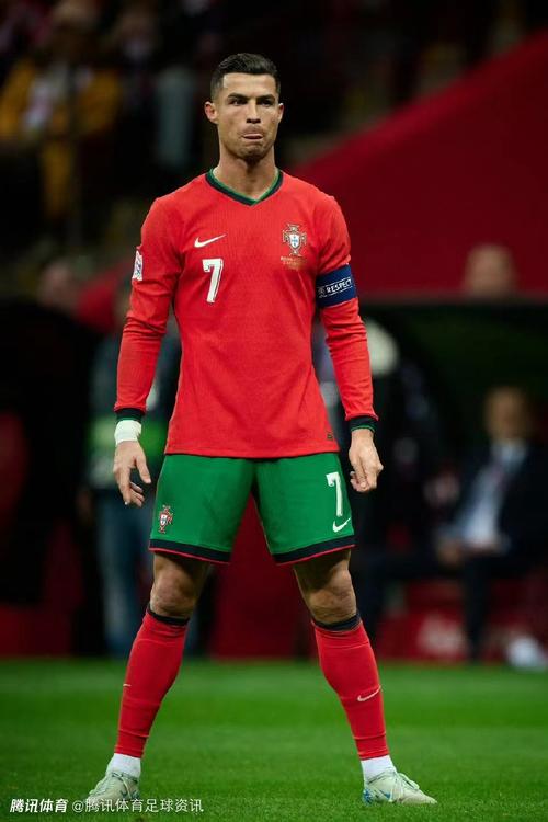 稳定表现！米切尔17中9轰28分8助攻（发挥稳健！米切尔17投9中砍下28分8助攻）