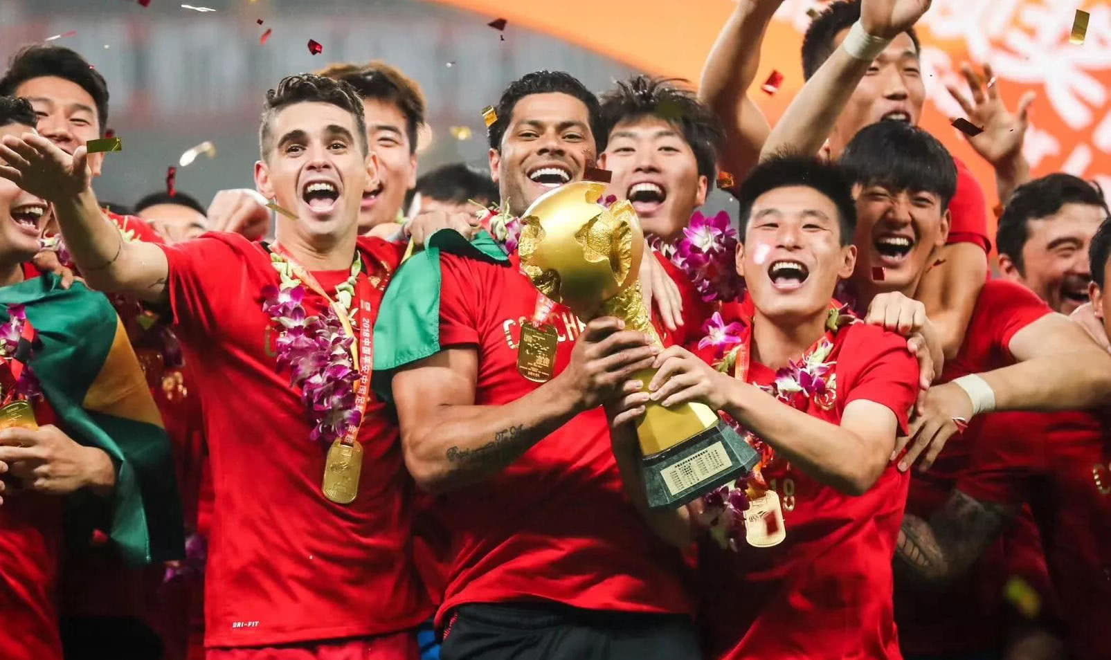 莱万：现在最好不要谈论亚马尔；合同的事我不着急（莱万：暂不谈亚马尔，合同问题我不急）