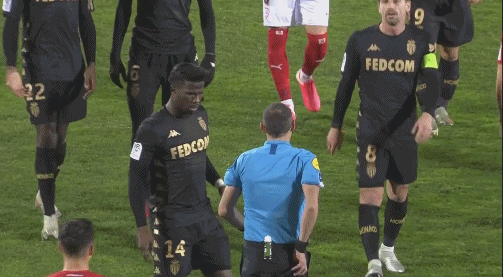 阿贾克斯客场4-2逆转卡拉巴克，收获本赛季欧冠首胜（阿贾克斯客场4-2翻盘卡拉巴克，迎来本赛季欧冠首胜）