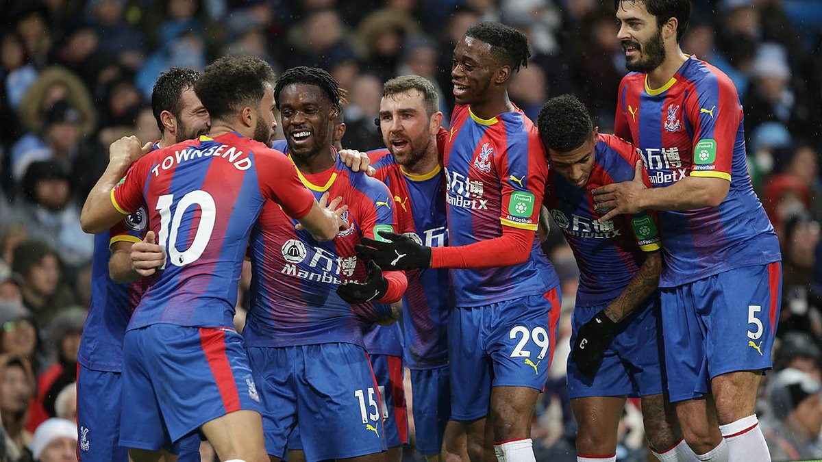 詹姆斯背身单打得分，引领球队节奏（詹姆斯背打取分，掌控比赛节奏）