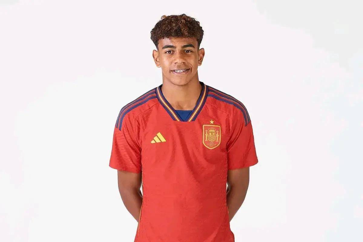 记者：西海岸外援戴维森返回巴西接受鼻梁手术，恢复期3个月（记者称西海岸外援戴维森回巴西进行鼻梁手术，预计三个月康复）